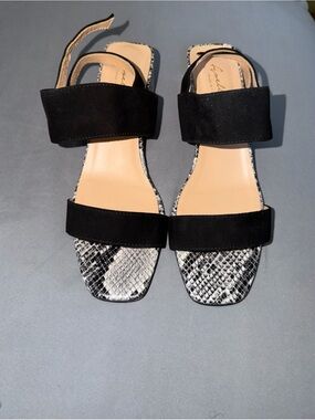 AVELLINI Black Suede & Snake Print Two-Strap Sandals Sz 10